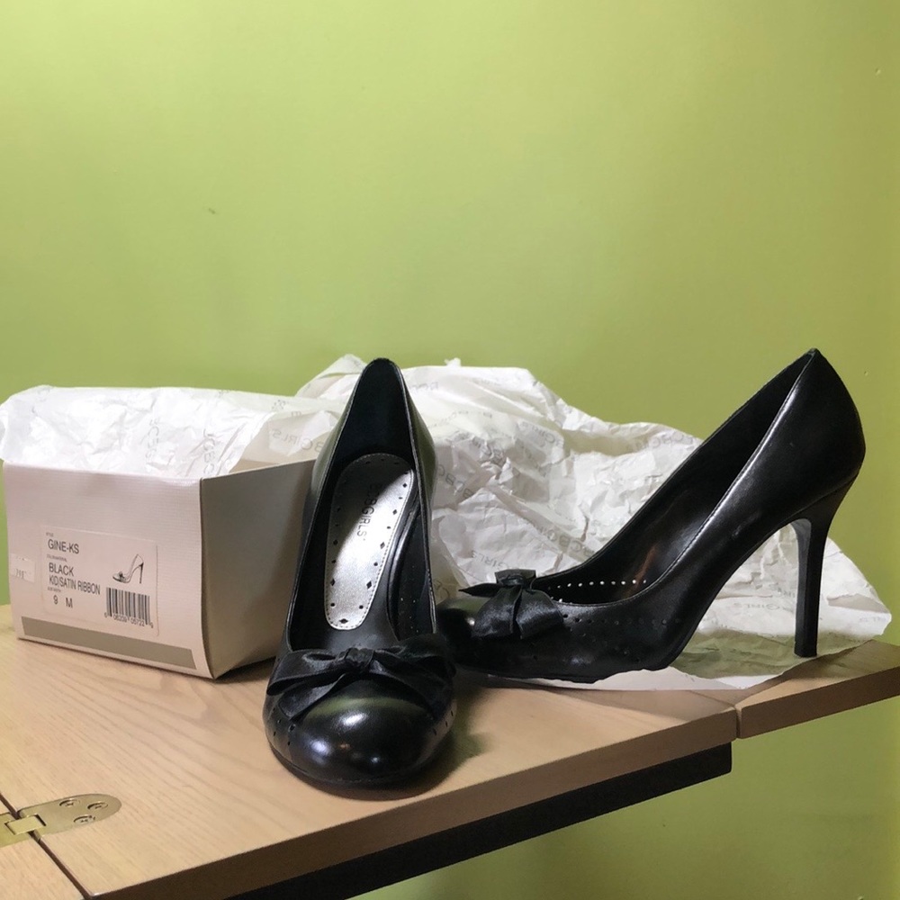 BCBGirls 4” heel leather shoes with satin bow detail